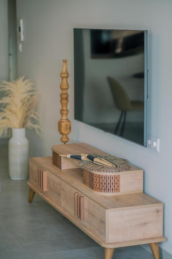 Hama Luxury Seaside Apartments Corinth Екстериор снимка